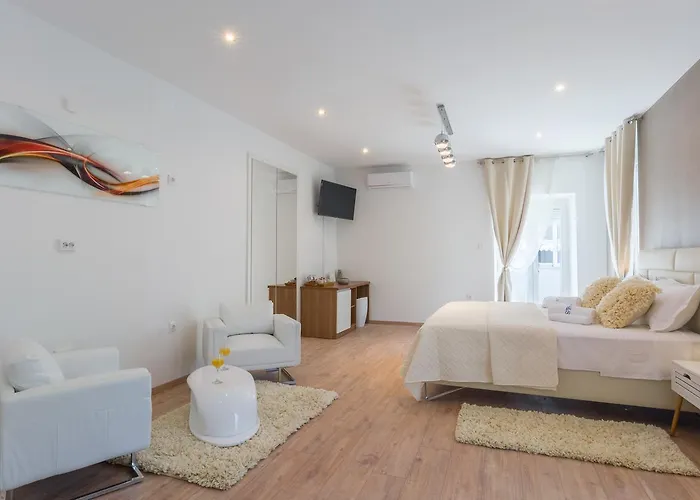 Sea & Sun With Private Parking Zadar