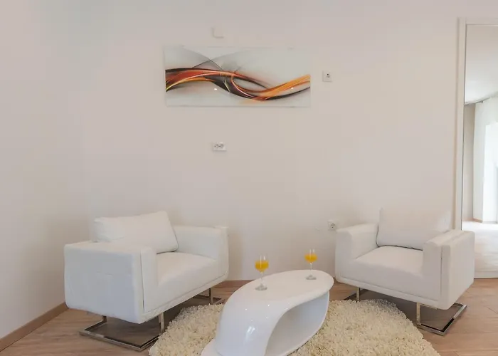 Gostinjska kuća Sea & Sun With Private Parking